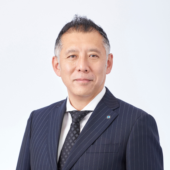 Director and Senior Executive Officer<br />
General Manager of Wellness Head Office Taku Shimoda Close up