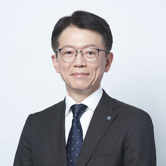 Senior Executive Officer<br />
Head of Electronic Materials Kazuma Eguchi Close up
