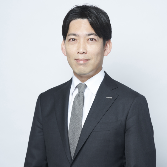 取締役<br />
フジモリ産業株式会社 代表取締役社長 久下典宏 近影